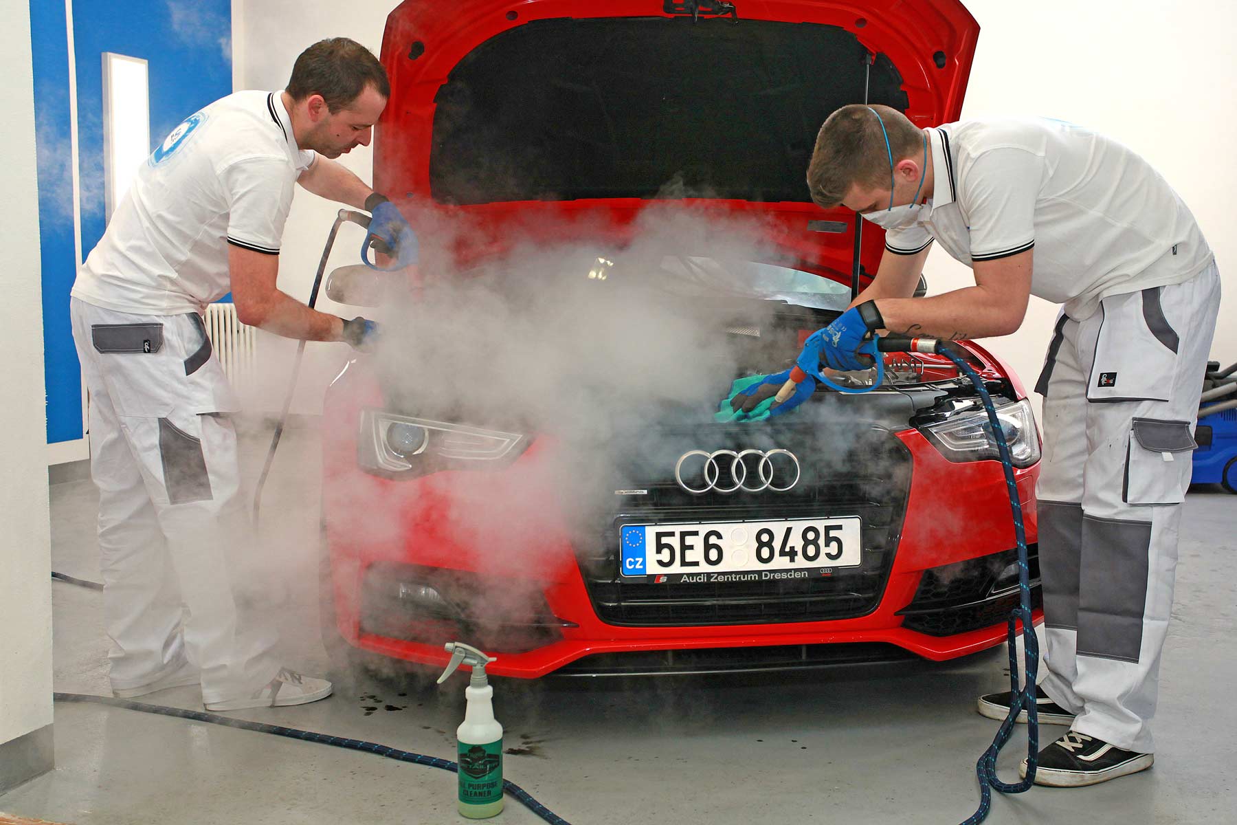 čištění auta Praha – parní čištění interiéru